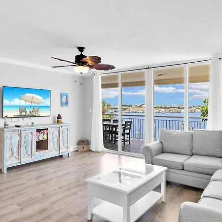 Eleuthera - 2X2 Fully Updated Old Town Waterfront Corner Condo